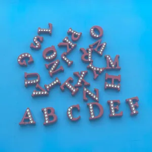 Breloques de lettres strass 8mm colorées accessoires bijoux DIY pour bracelet collier porte-clés.