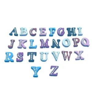Breloques de lettres peintes en strass de 8 mm pour bracelets, chaînes de téléphone et porte-clés.