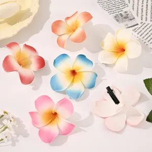 Fermaglio per capelli plumeria colorato accessorio floreale hawaiano per festa in spiaggia dettaglio.