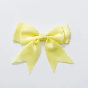 Lichtgele dubbellaagse zwaluwstaart lint strik haarspeld, fijn en schattig detail accessoire.