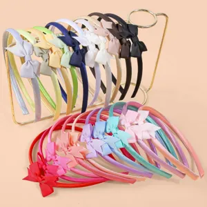 Serre-tête nœud ruban gros-grain unie, accessoires de cheveux mode minimaliste pour femmes.