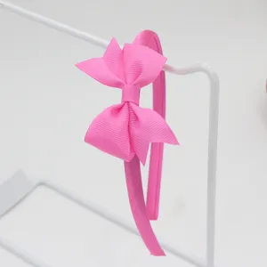 Vue détail serre-tête nœud ruban gros-grain rose, accessoire cheveux mignon pour fille.