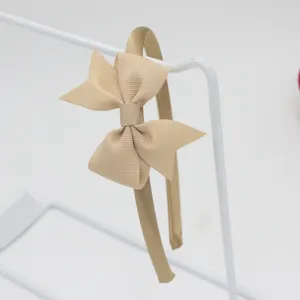 Serre-tête kaki élégant avec un joli nœud en ruban gros-grain, simple et chic au quotidien.