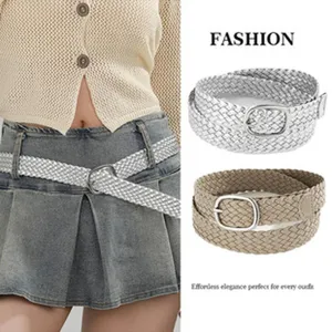 Ceinture tressée Y2K avec boucle métallique, accessoire féminin stylé, détails rétro décontractés.