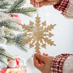 Gouden glitter sneeuwvlok kerstboom ornament, feestelijke hangende decoratie voor feest.