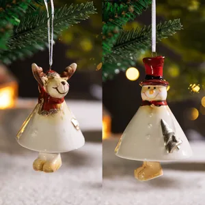Weihnachtsbaum Hängende Dekorationen, süße Keramik Schneemann und Rentier Anhänger für Fest.