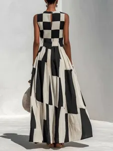 Summer women's black and white geometric sleeveless casual loose maxi dress back detail view.