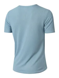 Maglietta da uomo azzurra a costine maniche corte dettaglio retro, top sportivo slim.