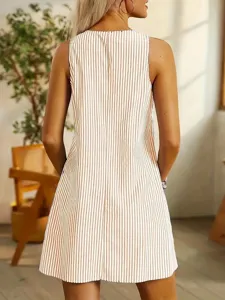 Back view detail of a casual striped sleeveless mini dress, perfect for stylish daily summer wear.