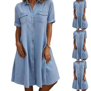Robe chemise en denim bleu décontractée pour femme avec boutons poches et manches courtes.