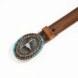 Vue détaillée ceinture cuir western vintage avec boucle crâne de taureau, turquoise et perles bois.