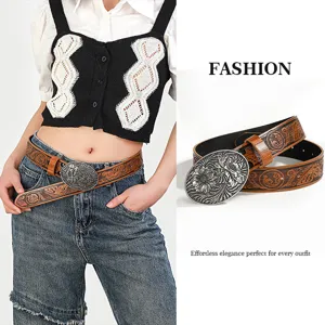 Ceinture en cuir gaufré vintage avec boucle métallique ornée pour un look élégant.