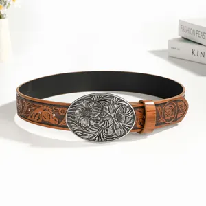 Ceinture en cuir gaufré rétro avec boucle métallique ovale florale pour la mode féminine.