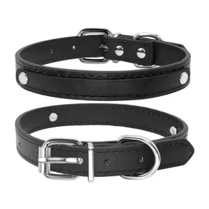 Vue detaillee du collier pour chien en cuir noir avec boucle en metal et rivets pour animaux.