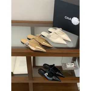Mules plates pointues élégantes avec boucle en strass, chaussures plates confortables pour femmes.