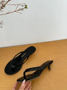 Summer minimalist women's thong kitten heel sandals elegant black slip-on shoes for casual wear