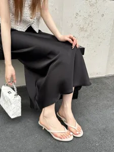 Summer new minimalist thong kitten heel sandals for women, stylish and comfortable outdoor wear.