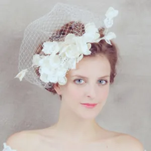 Elegante fascinator in rete di piume da sposa forcina per capelli da sposa bianca
