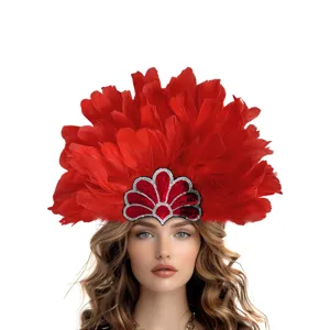 Coiffure de carnaval en plumes rouges vives pour fête festival et spectacle de danse.