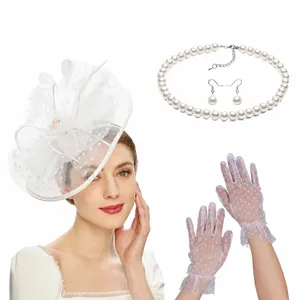 Chapeau fascinateur de mariée gants en dentelle et ensemble collier de perles pour soirée.