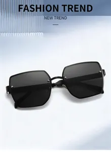 Lunettes de soleil oversize sans monture tendance pour femmes avec verres dégradés et rivets.