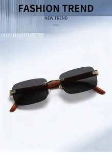 Eleganti occhiali da sole senza montatura da uomo con stanghette in legno e dettagli dorati.