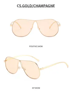 Grosse goldene Pilotensonnenbrille mit Metallgestell, modische Detailansicht fuer Damen.