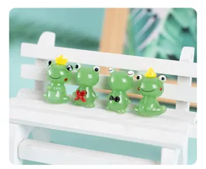 Cute glass frog figurines set, handmade animal ornaments for car dashboard and desktop decor