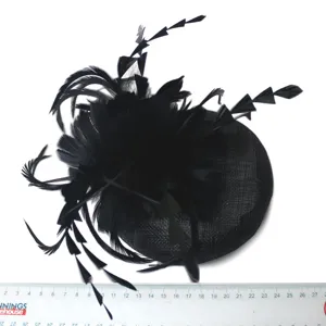 Cappello fascinator in rete nera con piume, elegante accessorio per capelli da sposa festa.