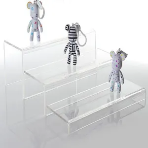 Support de présentation à 3 niveaux en acrylique transparent pour bijoux et accessoires.