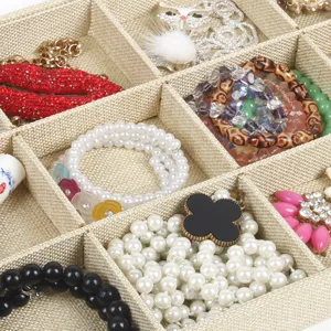 Jute Schmuckausstellungs-Tablett mit Mehrfächer Aufbewahrung und bunten Accessoires