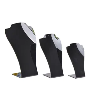 Set di espositori per collane in acrilico nero, tre misure per gioielli e ciondoli eleganti.