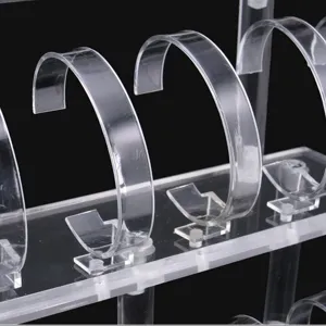 Detalle de soporte de exhibición de reloj de acrílico transparente con estructura