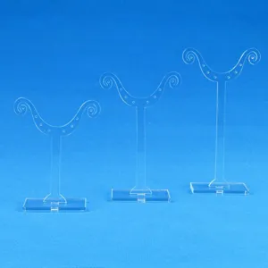 Set de présentoirs de boucles d'oreilles en acrylique transparent en trois hauteurs pour bijoux.