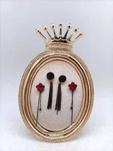 Noords hars kroon fotolijst sieraden display stand creatieve fotografeerrekwisieten.