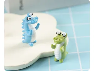 Cute glass crocodile miniature figurine set, handmade cartoon animal desktop decor ornament.
