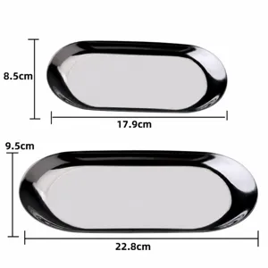 Plateau ovale en acier inoxydable pour bijoux, détail de finition miroir argentée et dimensions.