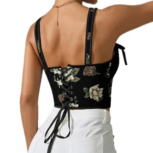 Vista trasera detallada de un top corto tipo corsé negro floral vintage con cordones.