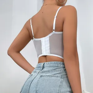 Detailansicht der Rückseite eines weißen Mesh-Korsetts, transparenter Stoff mit Trägern.