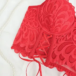 Rotes Spitzen-Korsett Detail, florale Bustier-Optik, Vorn Schnürung, sexy Damenunterwäsche.