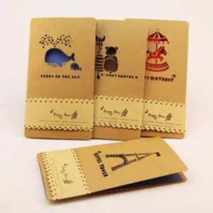 Cartes de vœux creuses en papier kraft avec motifs mignons et bande pour cadeaux.
