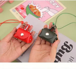 Mini PU lederen oortelefoon tas portemonnee met lanyard en drukknop sluiting detailweergave.