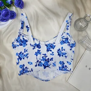 Top corto tipo corsé con estampado floral azul y blanco de doble tirante