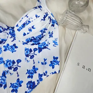 Hermoso top corsé floral azul y blanco, elegante camiseta sin mangas para mujeres.