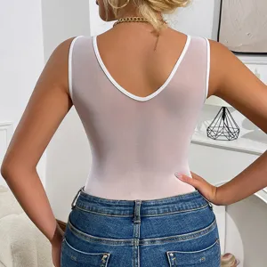 Body transparent blanc à dos en V, sans manches, design sexy dos nu, haut polyvalent.