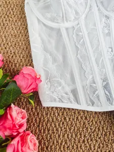 White lace corset top for women, sexy slim fit bustier inner and outer wear.