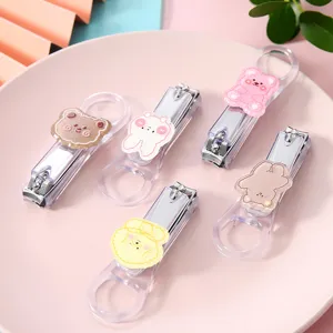 Süßes transparentes Nagelknipser Set mit niedlichen Cartoon Bären und Hasen Aufklebern für zu Hause.