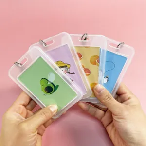 Porte-carte en plastique transparent avec motifs mignons et anneau pour usage quotidien.