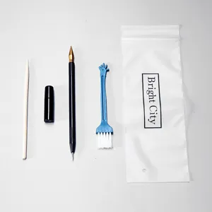 Juego de herramientas para raspar con lápiz de madera, bolígrafo metálico y bolsa.