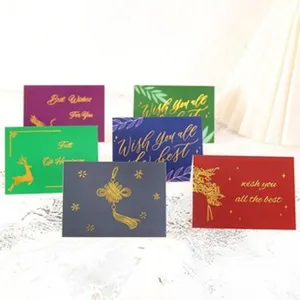 Cartes de voeux dorees a chaud assorties avec des motifs elegants pour la Saint-Valentin.
